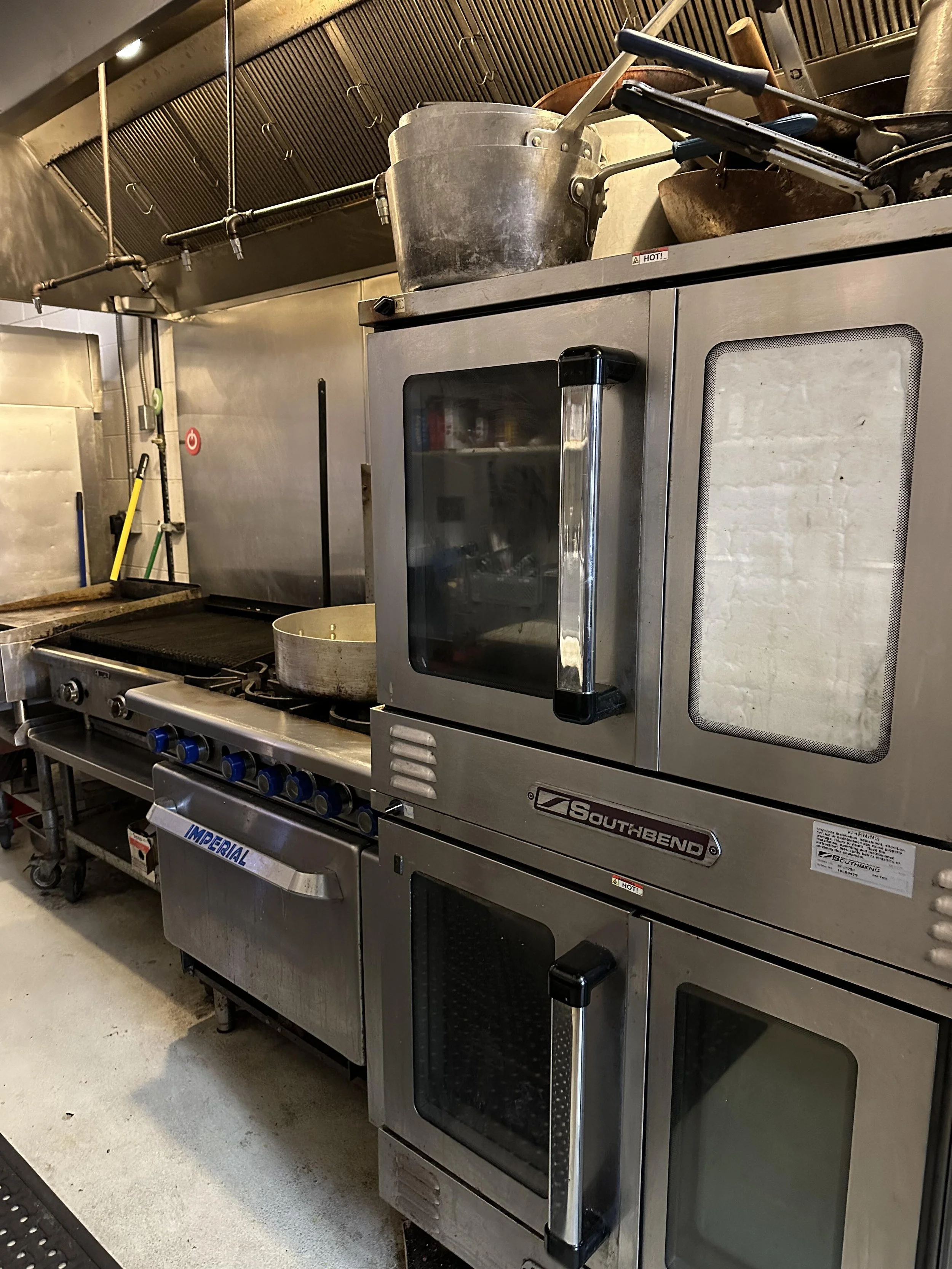 Full kitchen